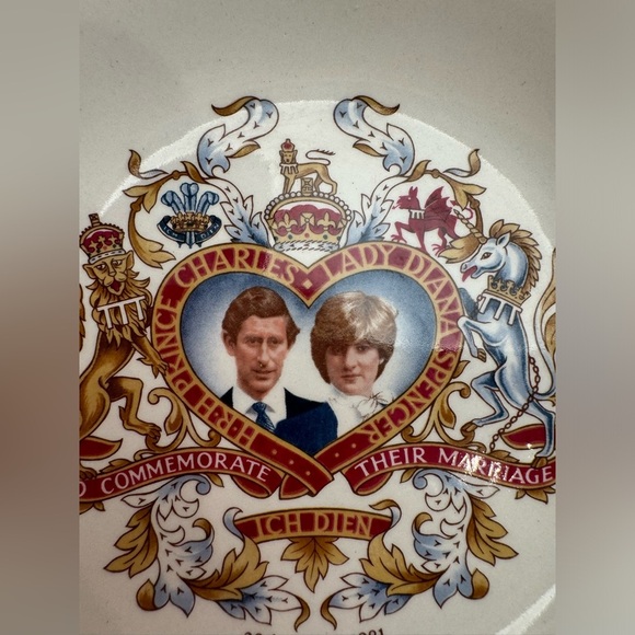 Vintage Prince Charles and Princess Diana Collector Wedding Plate - Picture 4 of 9